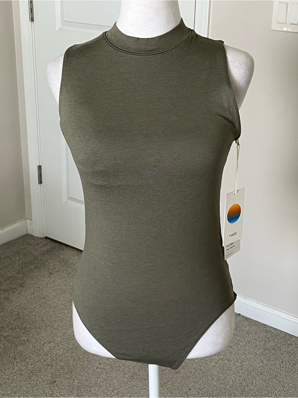 NWT Vuori Halo Mock Sleeveless Bodysuit in Dark Metal Heather Size Medium
